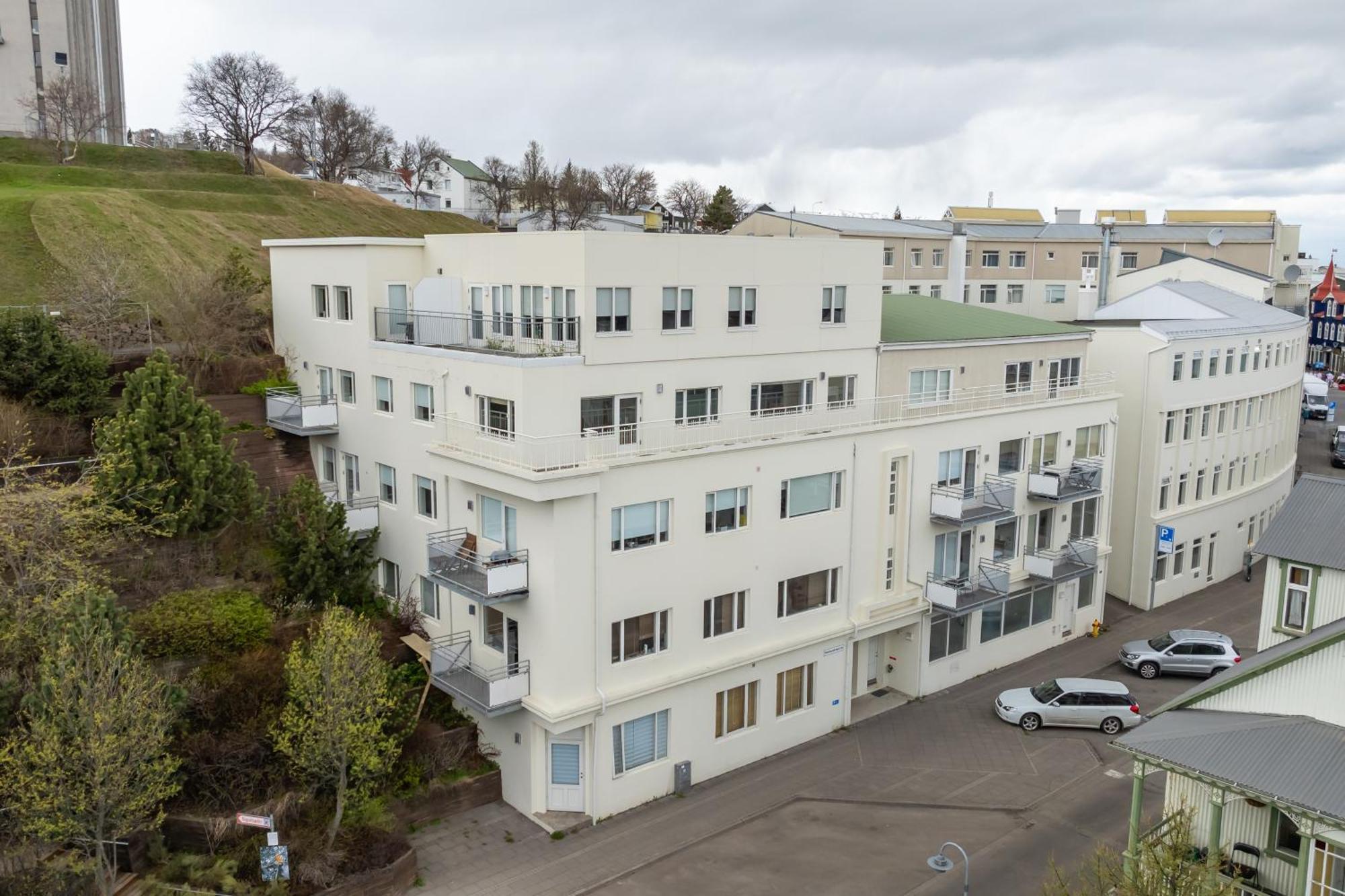 Charming Deluxe Apartment Akureyri Room photo